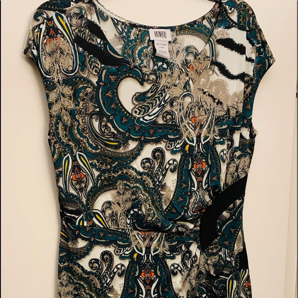 Women’s Monroe & Main midi dress with side ruching in size medium.